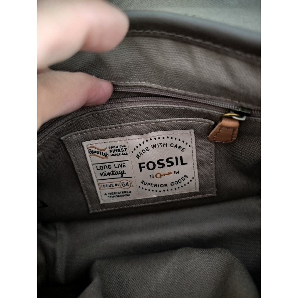 5213) Vintage Fossil 'Long Live' Taupe and Tan Leather Crossbody Shoulders Bag - Picture 8 of 11